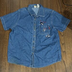 Warner Bros. Blue Denim Button-Down Looney Tunes skunk Pepe Le Pew shirt Pocket
